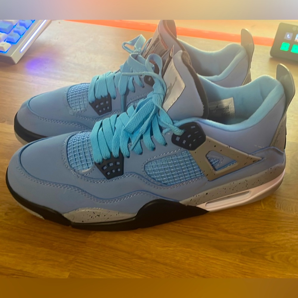Jordan 4 University Blue: SZ 9.5: Worn twice